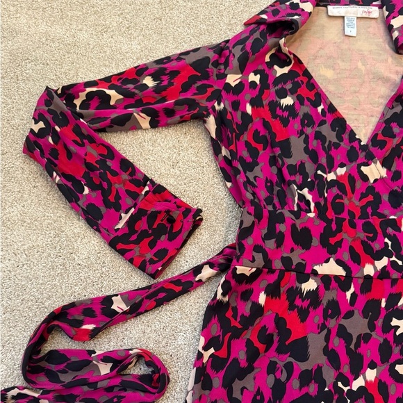 Diane von Furstenberg DVF Hot Pink Black Leopard Patterned Silk Wrap Dress Sz 2 - Picture 4 of 9